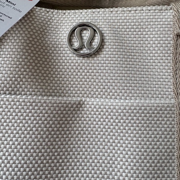 lululemon Tote - Picture 5 of 6